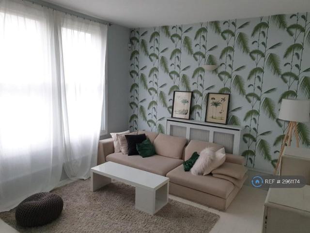 Flat for rent in Shacklewell, Greater London