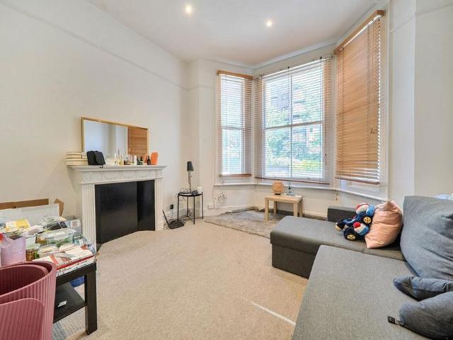 Apartment for rent in Brompton, Greater London