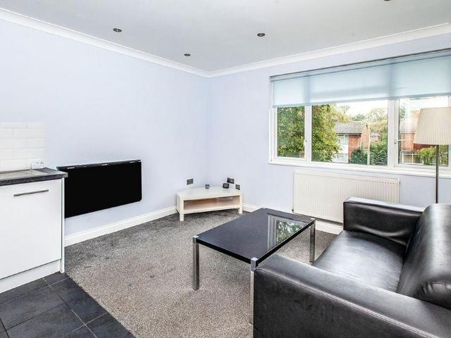 Apartment for rent in Egham Wick, Row Town