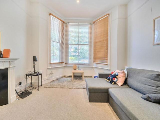 Apartment for rent in Brompton, Greater London