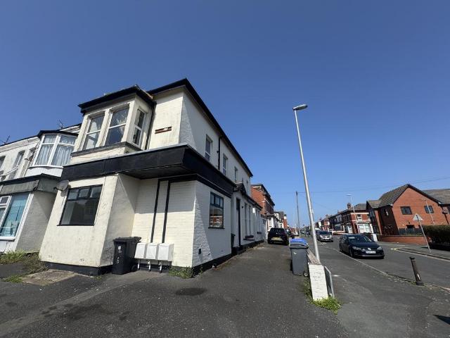 Flat for rent in Claremont, Blackpool