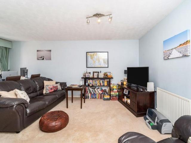 Apartment for rent in Ickenham, Greater London