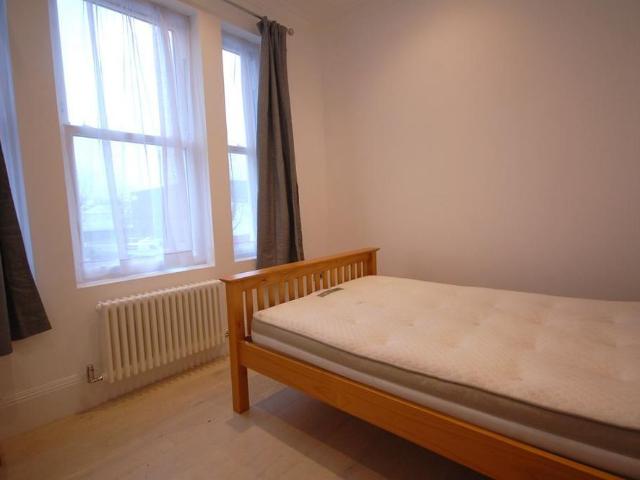 Apartment for rent in Strand-on-the-Green, Greater London