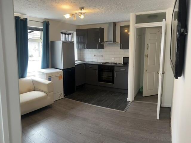 Flat for rent in Falcon Lodge, Wales