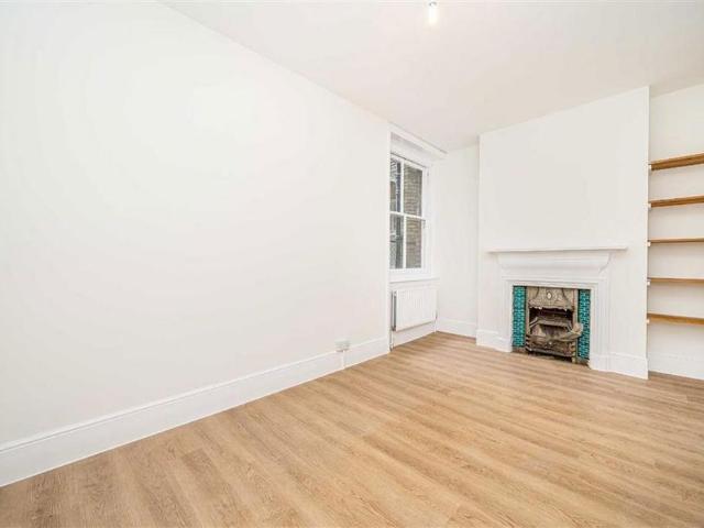 Apartment for rent in Strawberry Hill, Greater London