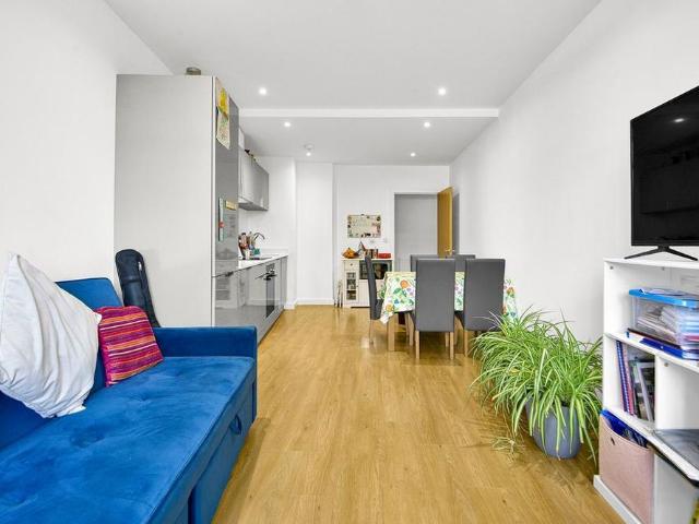 Apartment for rent in London Borough of Ealing, Hanwell