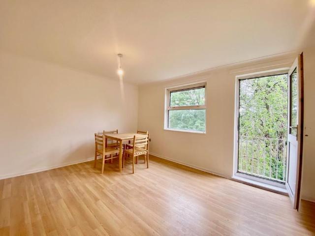 Apartment for rent in Moss Side, Firbank