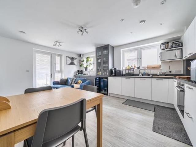Apartment for rent in Daws Hill, Cressex