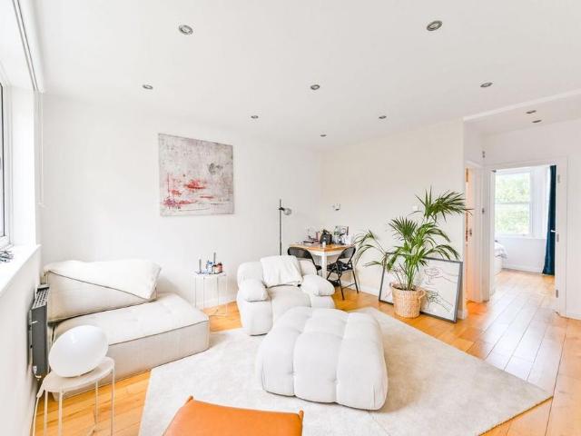 Apartment for rent in Maida Hill, Greater London