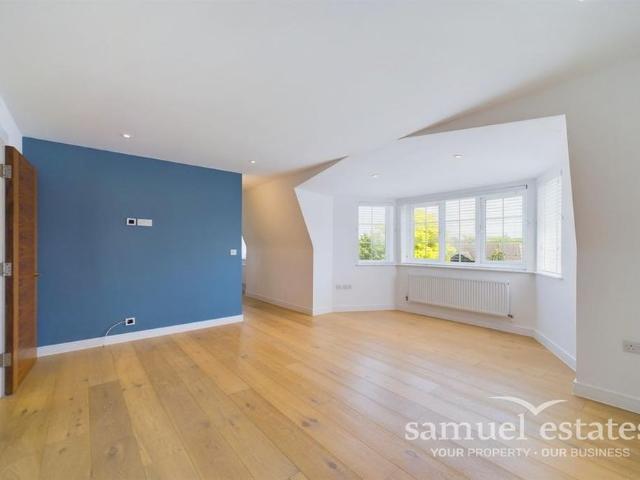 Apartment for rent in Cuddington, Epsom and Ewell