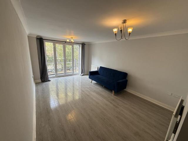 Apartment for rent in Northwood High Street, Greater London