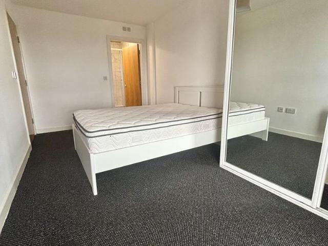 Flat for rent in Newbury Park, Greater London