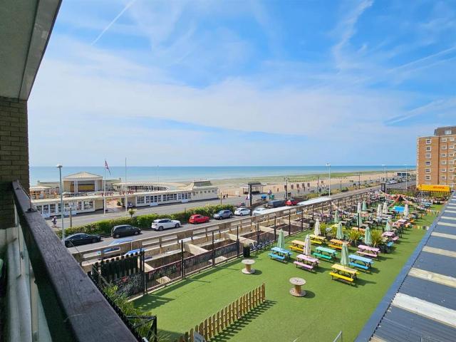 Flat for rent in Worthing, West Sussex