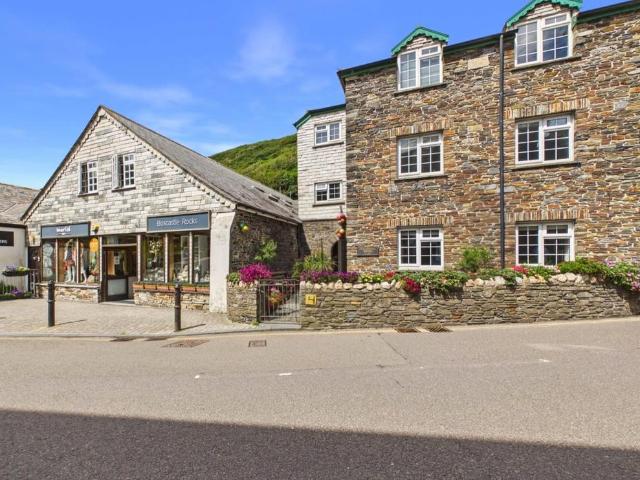 Flat for rent in Trevalga, Cornwall
