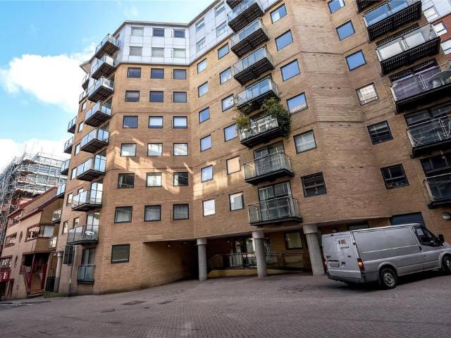 Flat for rent in Reading