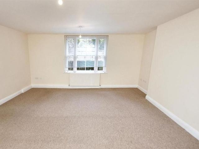 Apartment for rent in Broadwater Down, Sandown Park