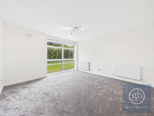 Apartment for rent in Pinner, Greater London