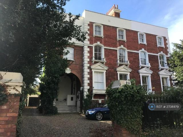 Flat for rent in Blackhills, Surrey