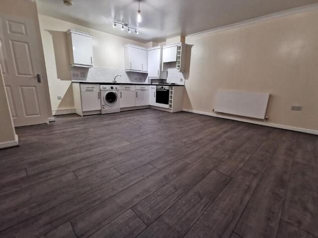 Apartment for rent in Rush Green, Greater London