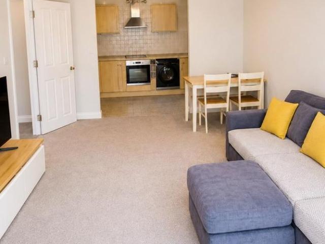 Apartment for rent in Woodloes Park, Green Close