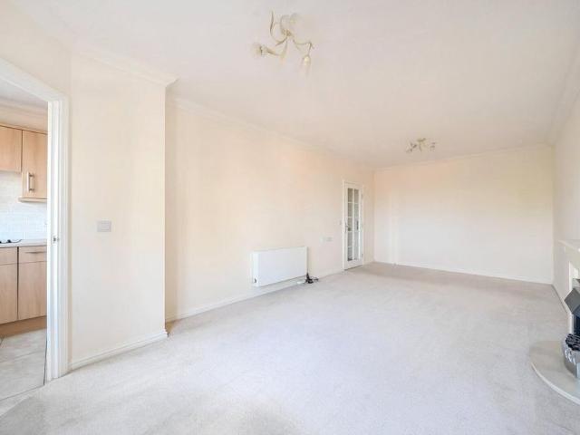 Apartment for rent in Horsell, Woking