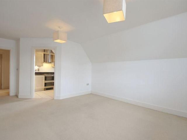 Apartment for rent in Blackhills, Surrey