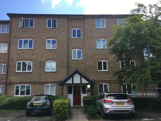 Flat for rent in London Borough of Hounslow, Greater London