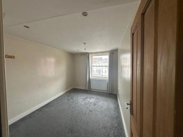 Apartment for rent in Deeplish, Burnedge