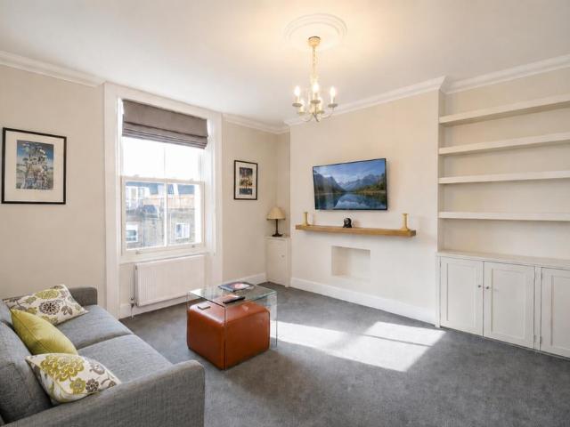 Apartment for rent in North Kensington, Greater London