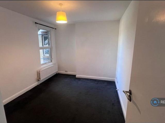 Apartment for rent in London Borough of Croydon, Waddon