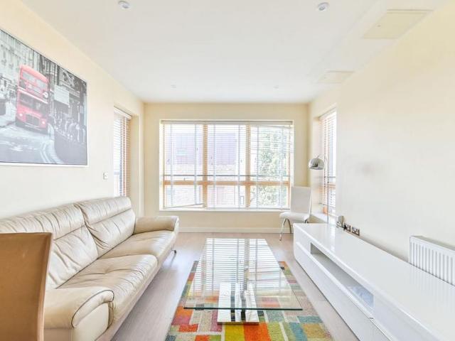 Apartment for rent in Dollis Hill, Greater London