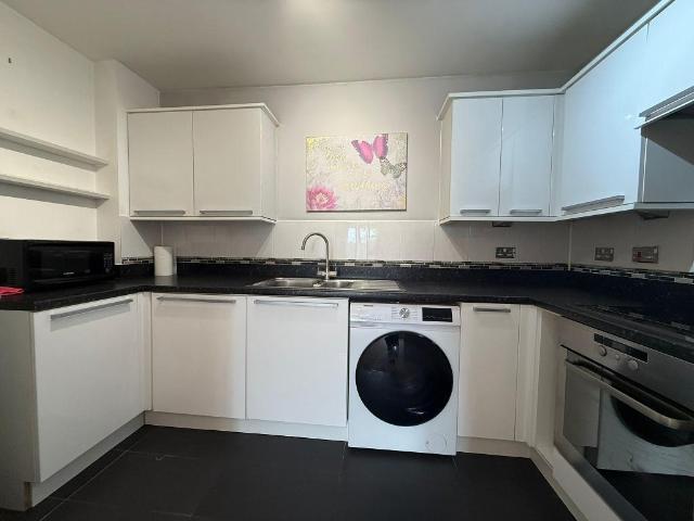 Flat for rent in Slough