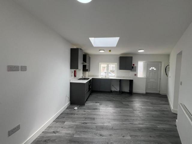 Flat for rent in Gould's Green, Greater London