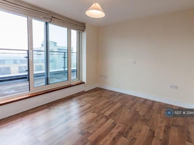 Apartment for rent in Cardiff International Sports Village, Falcon Lodge