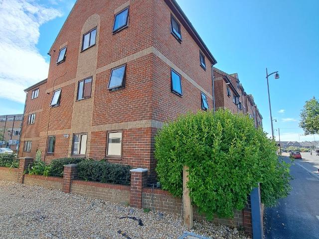 Flat for rent in Priddy's Hard, Middlecroft