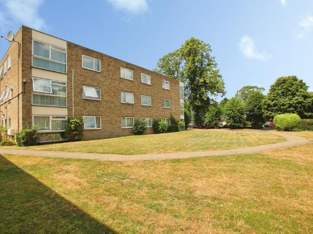 Flat for rent in London Borough of Croydon, Waddon