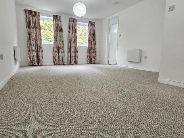 Apartment for rent in East Twickenham, Greater London