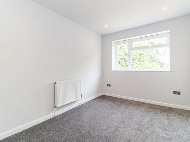 Apartment for rent in Highfield, Pouchen End