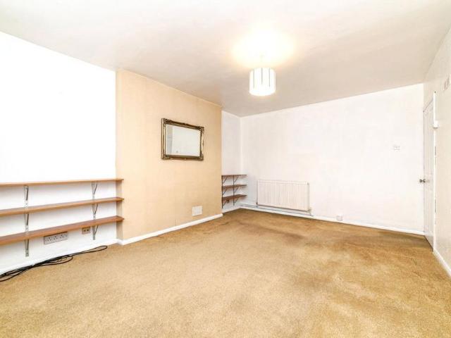 Apartment for rent in Enborne, West Berkshire