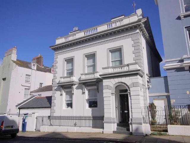 Flat for rent in West Hoe, Mount Wise