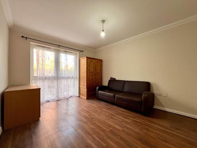 Apartment for rent in Roding Riverside, Greater London