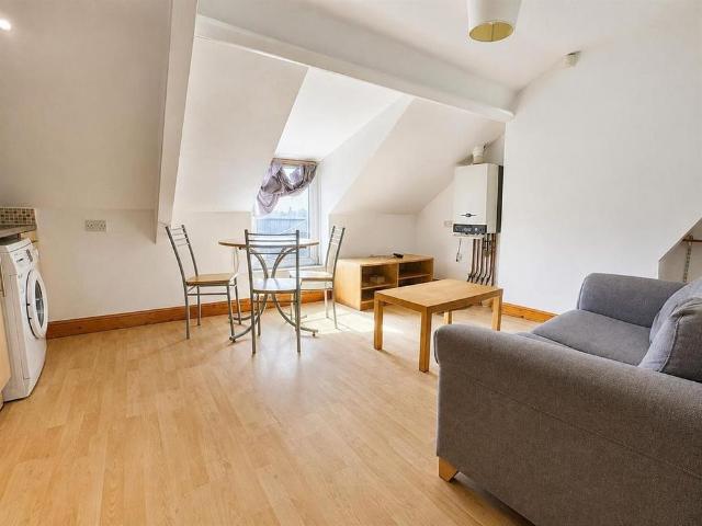 Apartment for rent in Plasnewydd, Falcon Lodge