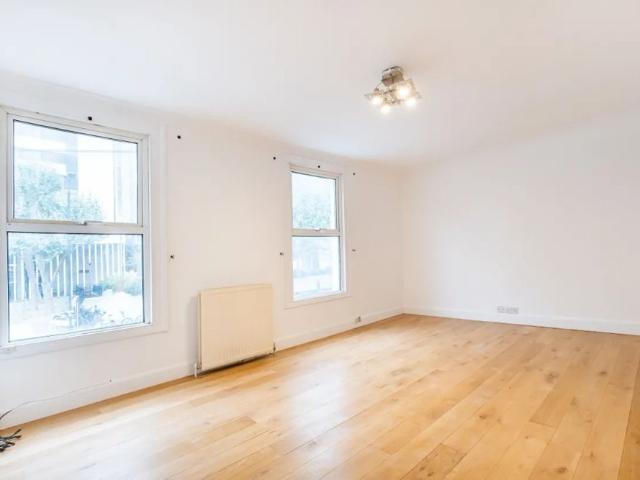 Apartment for rent in Brook Green, Greater London