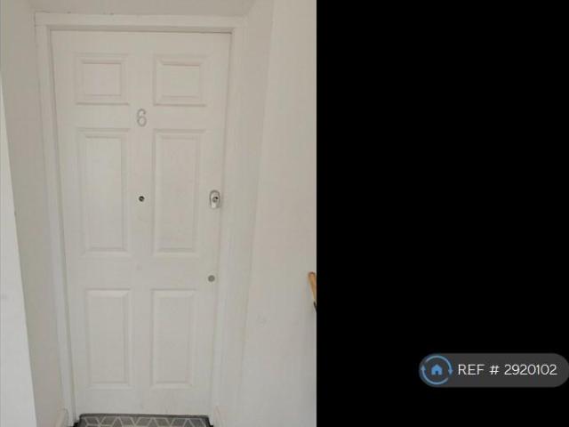 Flat for rent in Yiewsley, Greater London