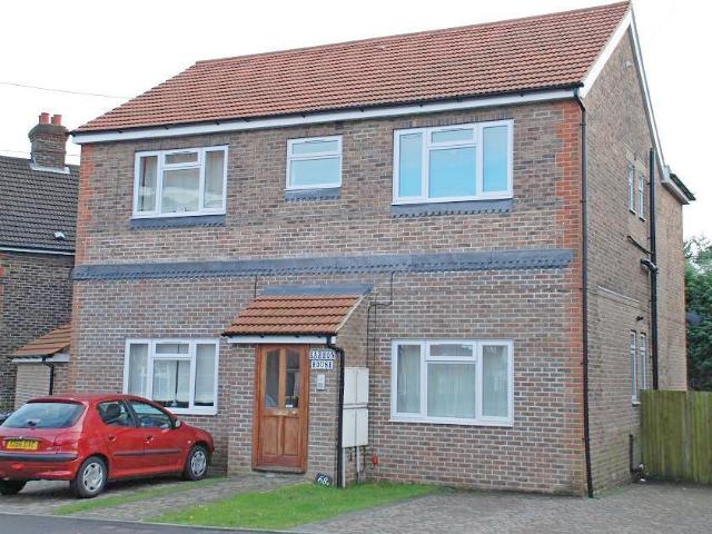 Flat for rent in Perryfields, West Sussex