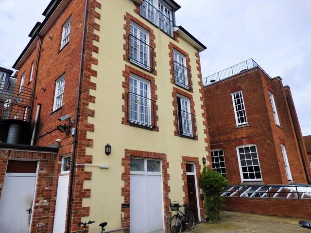 Apartment for rent in The Close, Hampshire