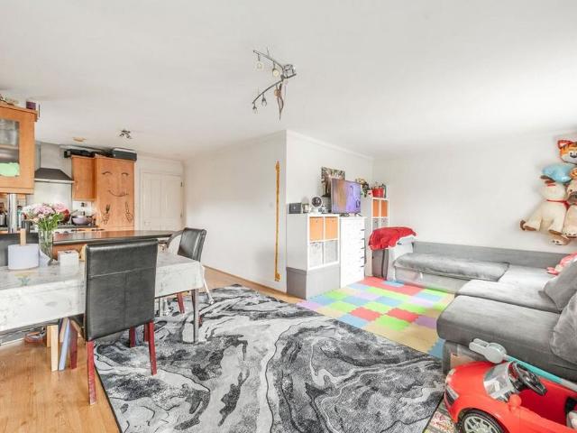 Apartment for rent in Lane, Greater London