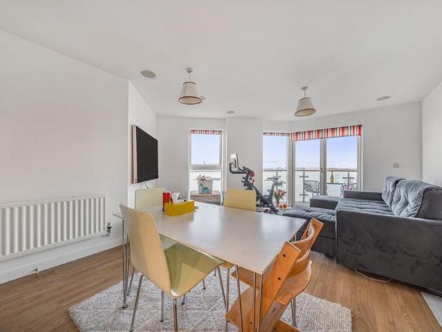 Apartment for rent in Greenhithe, Dartford