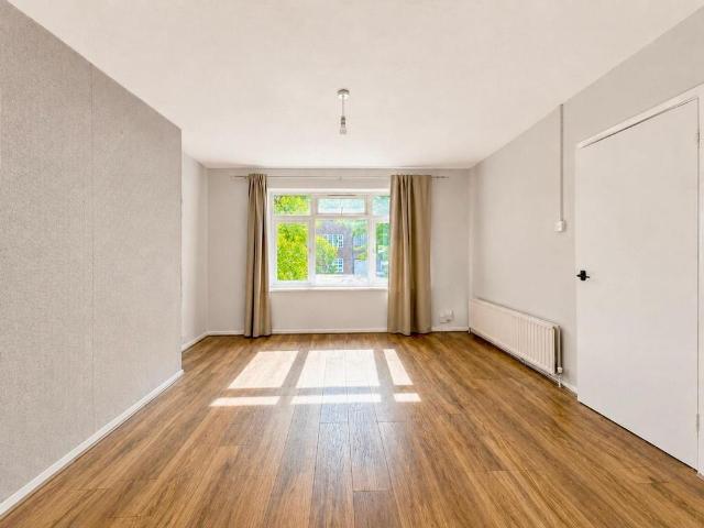 Flat for rent in Carshalton Beeches, Isle Of Man