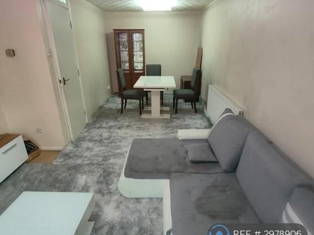 Apartment for rent in Mile End, Fordham Heath